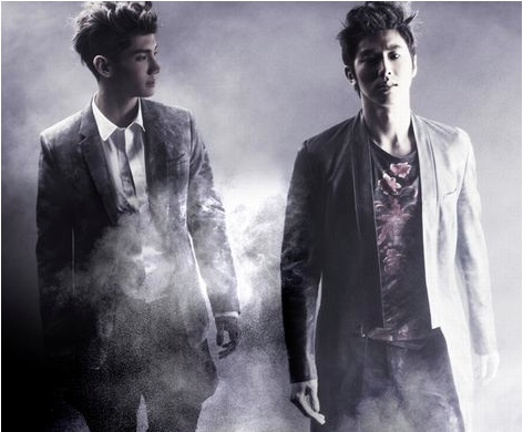 Left: Tohoshinki's Changmin, Right: Tohoshinki's Yunho